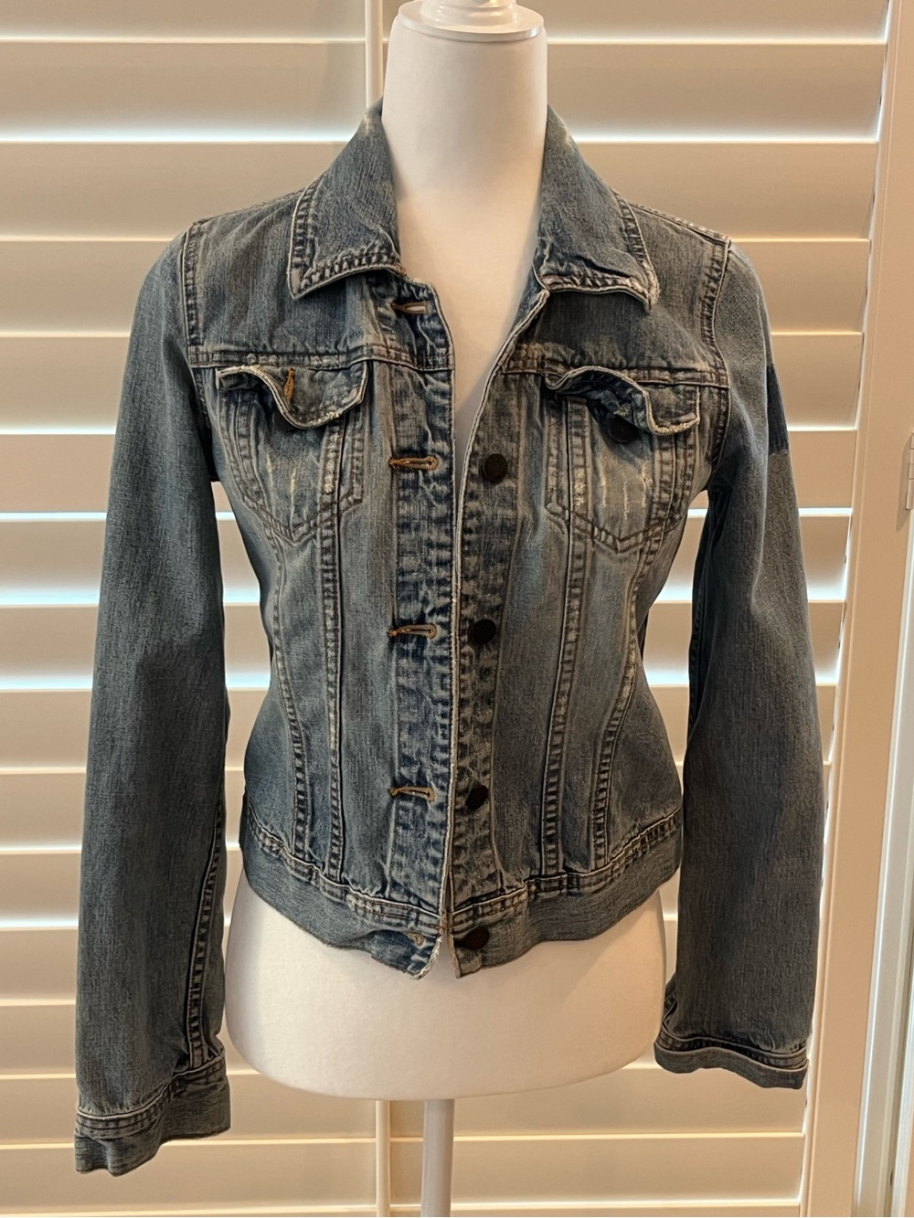 Abercrombie & Fitch distressed denim jacket M
